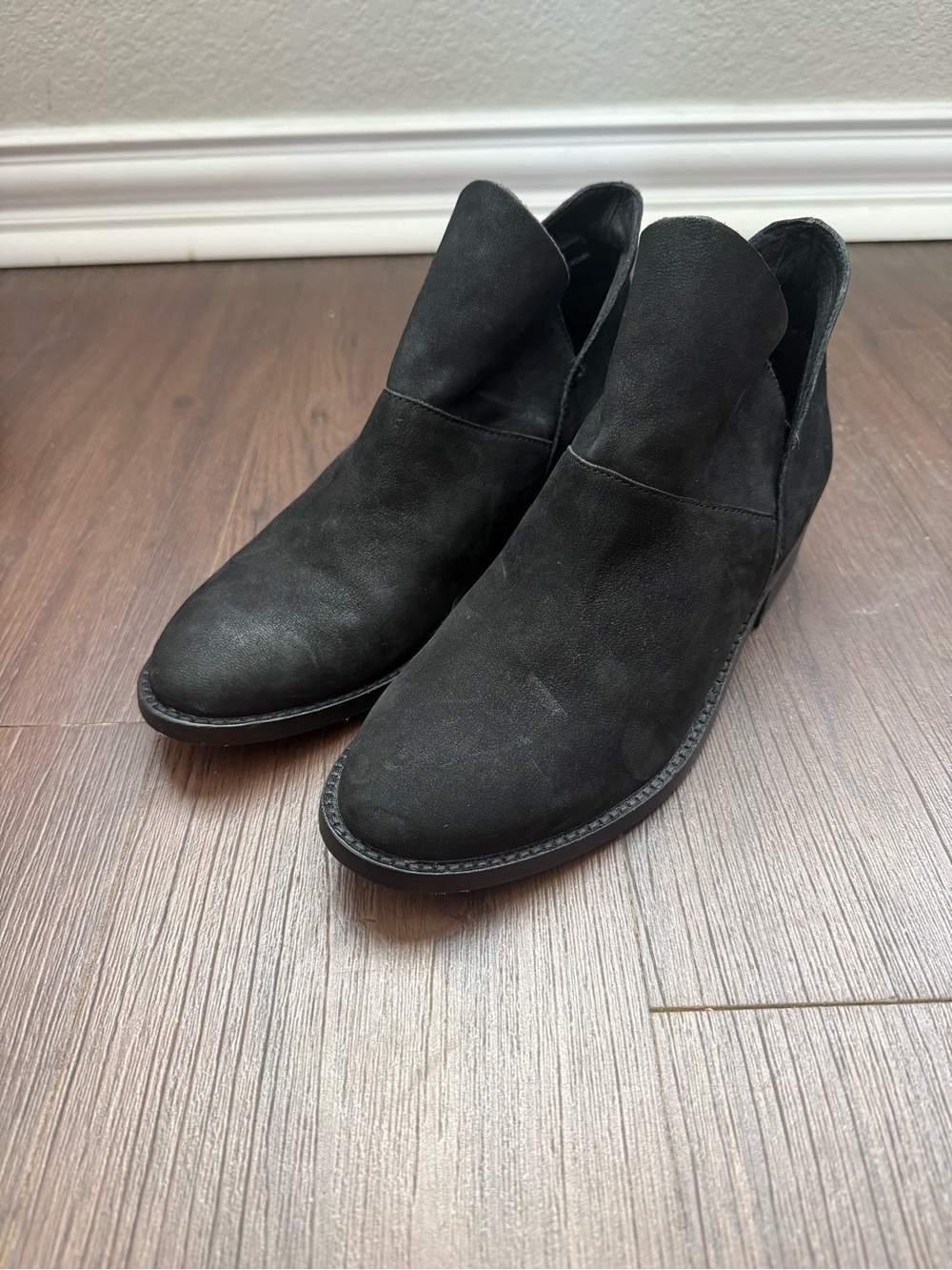Eileen Fisher Leaf Booties Black Tumble Nubuck Suede Ankle Boots Shoes Size 6.5